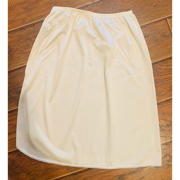 Vintage Vassarette Half Slip Beige Size M 24" Split Elastic Waist Nylon Md USA - Picture 2 of 7